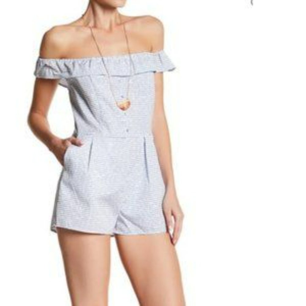 Romeoโ & Juliet Couture Seersucker Blue & White Stripe Romper Sz L - Like New